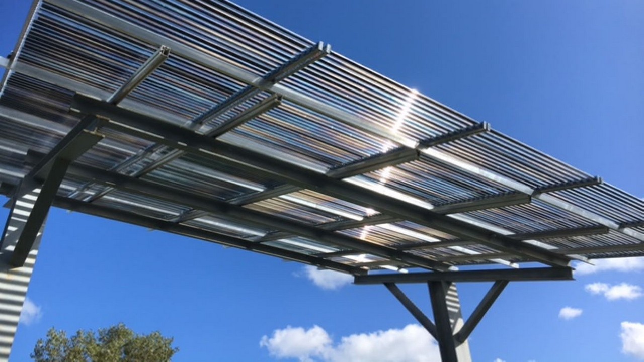 TubeSolar wird die flexiblen Solarzellen für die Produktion von röhrenförmigen Photovoltaikmodulen nutzen, die im Bereich der Agri-Photovoltaik genutzt werden. Bild und Copyright: TubeSolar.