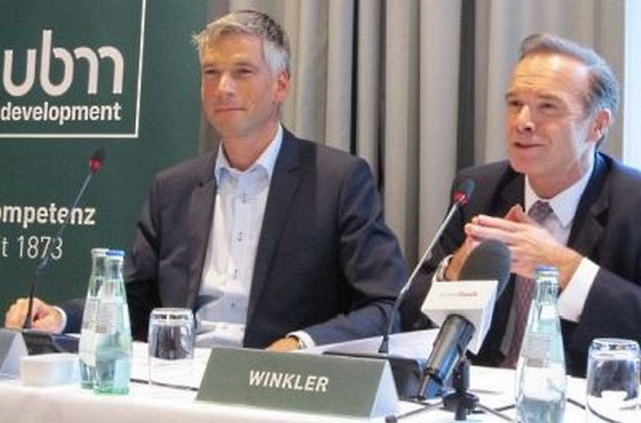 UBM-CEO Thomas Winkler und Vorstandskollege Martin Löcker auf einer Pressekonferenz im Rahmen der Expo Real in München. Bild und Copyright: Johannes Stoffels, 4investors.