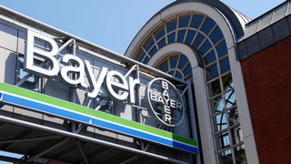 Zwar bewegt sich die Bayer-Aktie heute nur geringfügig, doch eine Analystenstudie billigt dem DAX-Wert starkes Aufwärtspotenzial zu. Bild und Copyright: nitpicker / shutterstock.com.