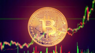 Der Bitcoin-Kurs hat sich zuletzt spürbar verteuert. Bild und Copyright: Alexander Kirch / shutterstock.com