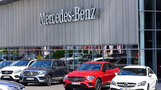 Man muss schon in die Jahre 2017 und 2018 zurück gehen, um nun Zonen zu finden, die für Daimlers Aktienkurs potenzielle deutlichere Horizontal-Widerstände sein könnten. Bild und Copyright: Vytautas Kielaitis / shutterstock.com.