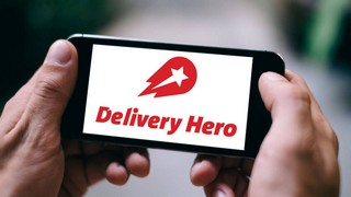 Mit dem charttechnischen Kaufsignal im Rücken eröffnet sich für die Delivery Hero Aktie potenzielles Aufwärtspotenzial. Bild und Copyright: Mano Kors / shutterstock.com.