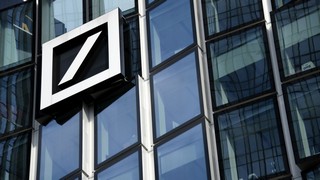 Charttechnisch droht der Aktie der Deutschen Bank aktuell ein Rutsch unter das Freitagstief bei 7,954 Euro und damit eine Orientierung nach unten. Bild und Copyright: nitpicker / shutterstock.com.