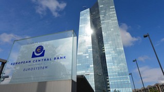 Die EZB dürfte die Leitzinsen heute weiter anheben. Bild und Copyright: nitpicker / shutterstock.com.