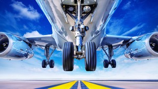 Chartanalyse zur Lufthansa Aktie, die einen - pardon - Höhenflug erlebt. Bild und Copyright: frank_peters / shutterstock.com.