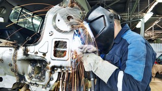 Fliessen die Materialströme wieder in ausreichendem Masse, ist ein regelrechter Boom in der Industrie zu erwarten. Bild und Copyright: Dmitry Kalinovsky / shutterstock.com.