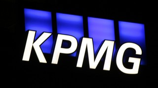 Die Wirtschaftsprüfer von KPMG haben für die Bilanz 2021 der Adler Group nur einen Versagungsvermerk übrig - der GAU für das Immobilien-Unternehmen. Bild und Copyright: 360b / shutterstock.com.