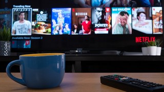 Der Streaming-Dienst Netflix hat rückläufige Kundenzahlen gemeldet. Bild und Copyright: Vantage_DS / shutterstock.com.