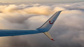 Nach dem jüngsten Höhenflug der TUI Aktie könnte nun eine etwas härtere Landung drohen. Bild und Copyright: Ceri Breeze / shutterstock.com.