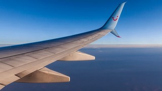 Die Aktie des Ferienreise-Anbieters TUI hat eine charttechnische Bewährungsprobe vor sich. Bild und Copyright: mxbfilms / shutterstock.com.