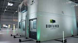 Die „BioNTainer”-Anlagen, die unter anderem einen Reinraum und Fertigungsanlagen beherbergen, sollen von BioNTech eingerichtet werden. Bild und Copyright: BioNTech.