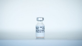 Kosten für die Entwicklung unter anderem des COVID-19 Impfstoffs BNT162 lassen bei BioNTech den Quartalsverlust in die Höhe schnellen. Bild und Copyright: BioNtech.