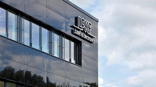 LPKF muss wegen verzögerter Solar- und Halbleiteraufträge die Prognose für 2026 deutlich senken. Bild und Copyright: LPKF Laser.