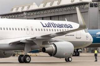 Airbus A320 aus der Lufthansa-Flotte am Frankfurter Flughafen. Bild und Copyright: Lufthansa.