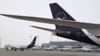 Flugzeuge der Lufthansa am Flughafen in München, einem der wichtigen Drehkreuze des Luftfahrtkonzerns. Bild und Copyright: Lufthansa.