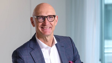 Tim Höttges, Vorstandsvorsitzender der Deutschen Telekom: „KI verändert die Telekom von Grund auf.” Bild und Copyright: Deutsche Telekom.