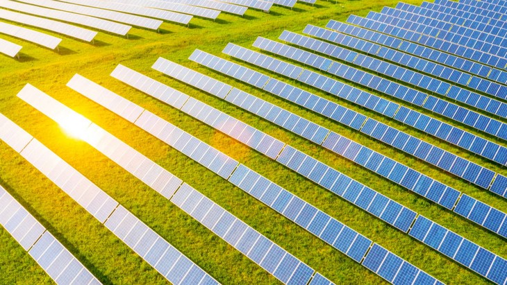 Singulus meldet einen weiteren anstehenden Großauftrag aus der chinesischen Solarenergie-Industrie. Bild und Copyright: Alexander Kirch / shutterstock.com.