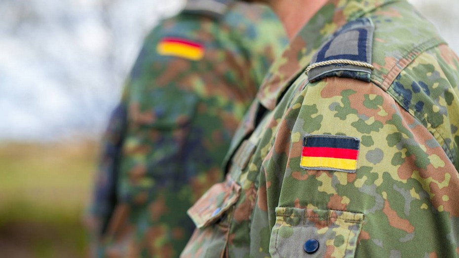 Der Verteidigungsausrüster SMAG legt seinen IPO-Preis auf 46 Euro je Aktie fest. Bild und Copyright: Filmbildfabrik / shutterstock.com.