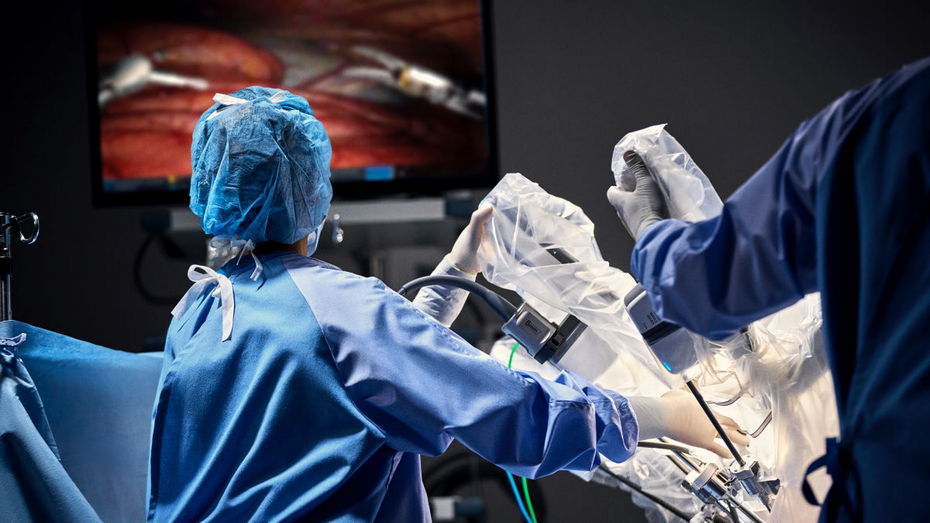  Intuitive Surgical entwickelt roboter-assistierte Chirurgiesysteme, die im Bereich der minimalinvasiven Chirurgie zum Einsatz kommen. Bild und Copyright: Intuitive Surgical.
